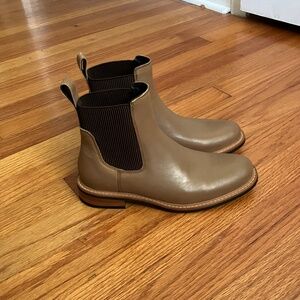 NEW Nisolo Almond Leather Chelsea Boots